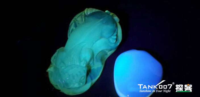 網(wǎng)上用紫光手電鑒定琥珀的帖子這么多，哪個(gè)是真假？