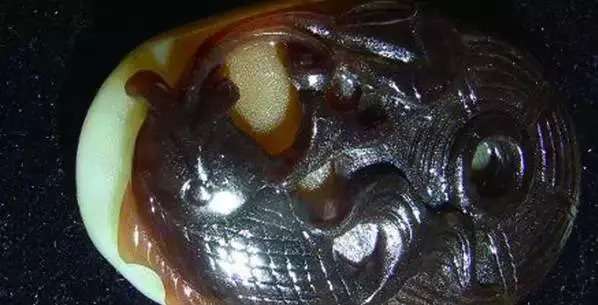 漲知識，玉也能騙人！照玉手電筒照出真相